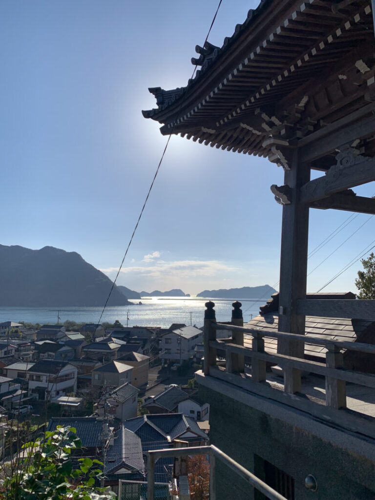 海が見える　境内風景